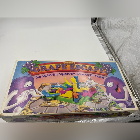 Vintage 1992 Parker Brothers Grape Escape Board game - Picture 1 of 6
